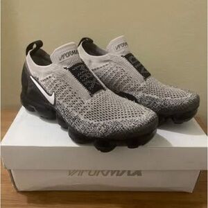 Nike Vapormax Flyknit Sneakers - Cream and White